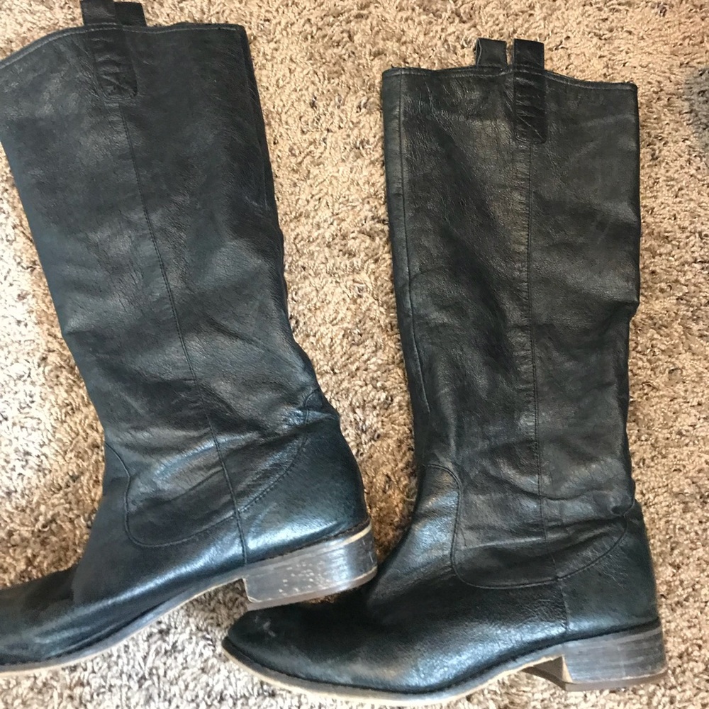 Black pull on leather boots